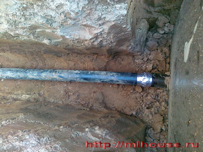 труба из кессона в дом, глубина 1,6 метра